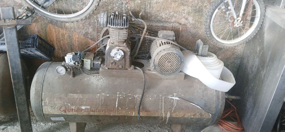 2 compressores trifásicos 200 l