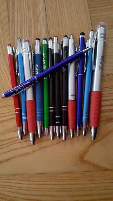 Biurowe długopisy z gumką do smartfona