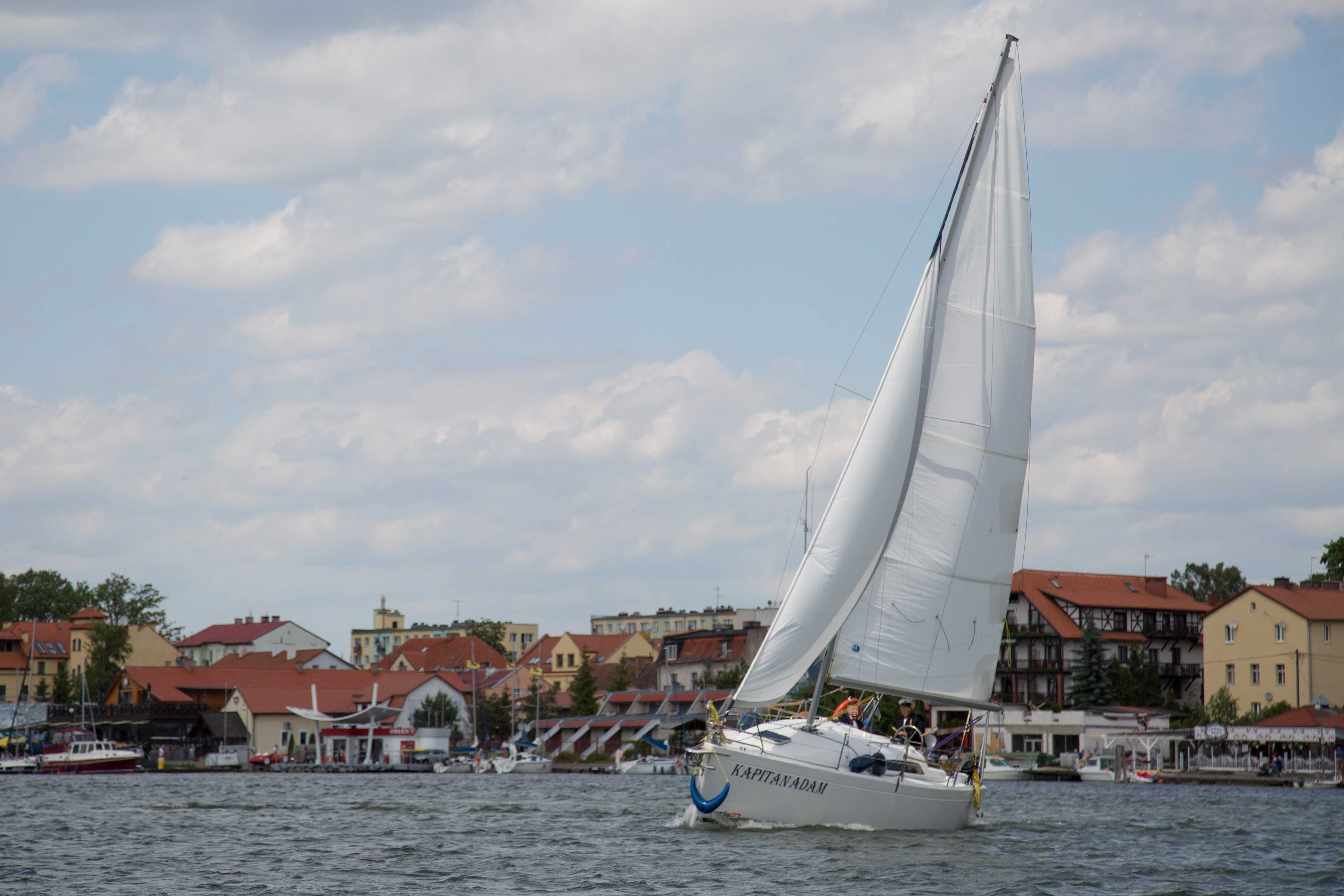 Czarter Jachtu Żaglowego ze Sternikiem MIKOŁAJKI MAZURY ANTILA 27