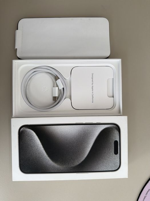 Vendo iPhone 15 Pro White Titanium 256GB c/ Capa Apple Magsafe