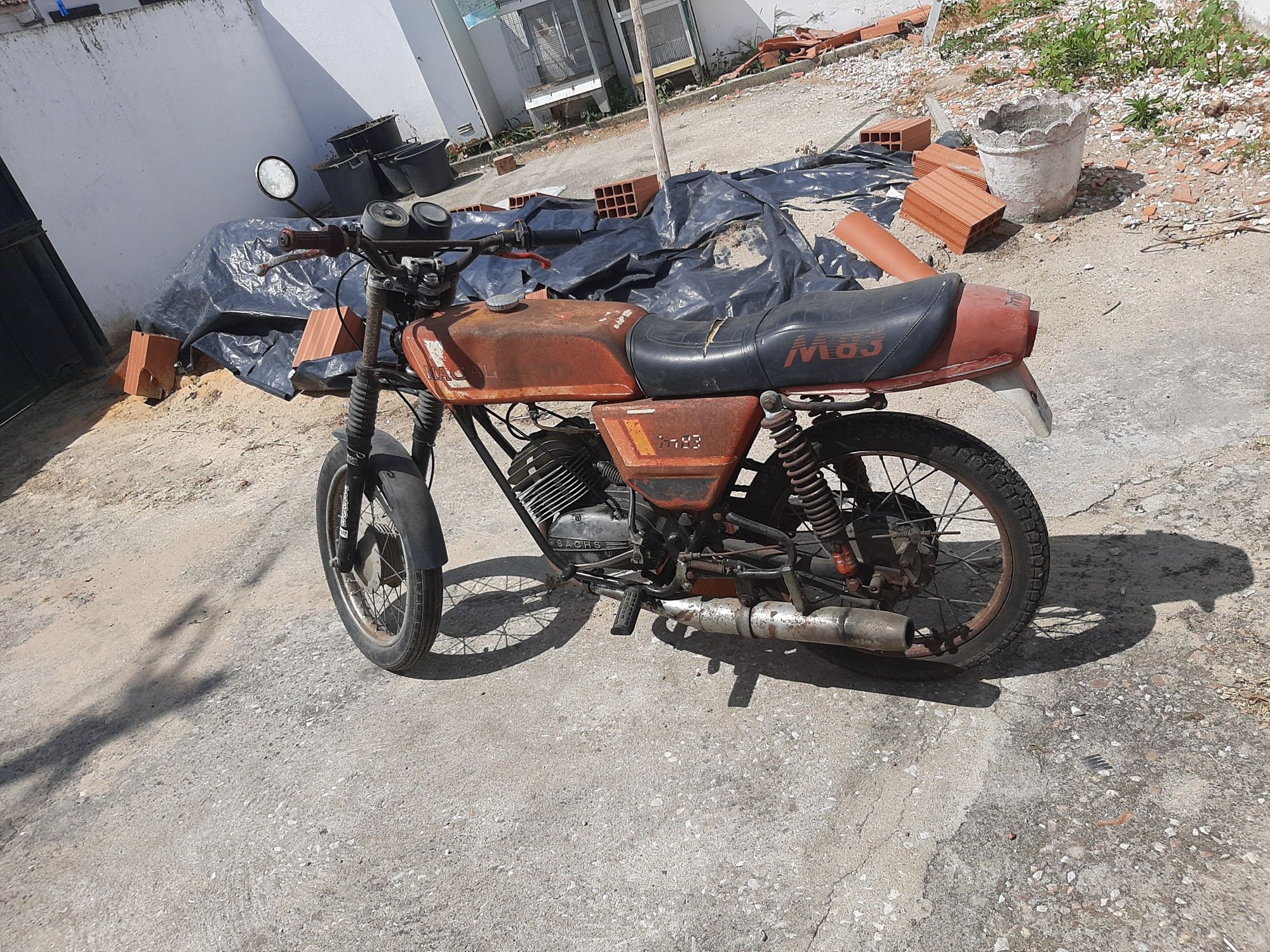 Macal m83 com Dua