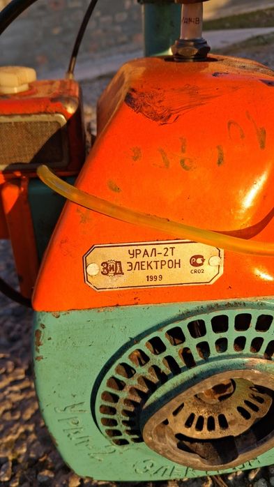 Продам Бензопилку Урал