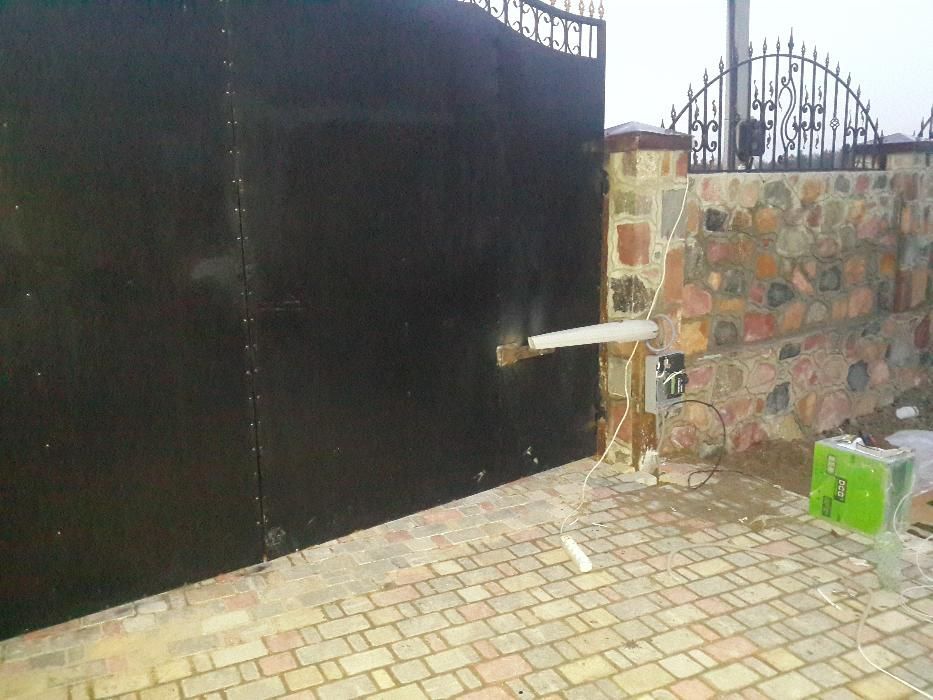 Монтаж автоматизованих систем до в'їзних та гаражних воріт.