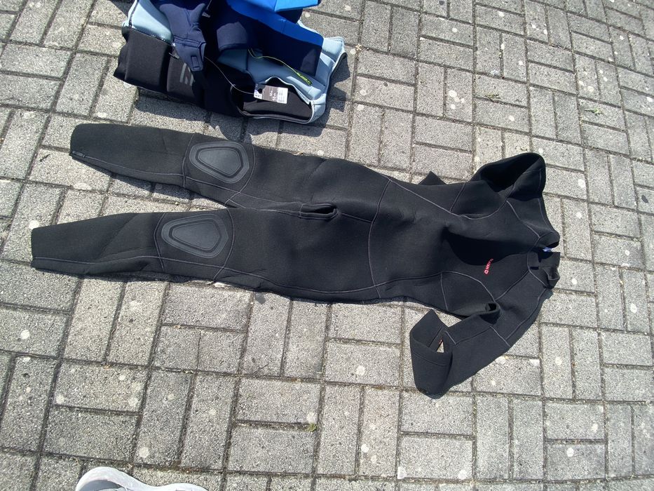 (Novo) Colete desporto nautico 50€ , fatos surf50€