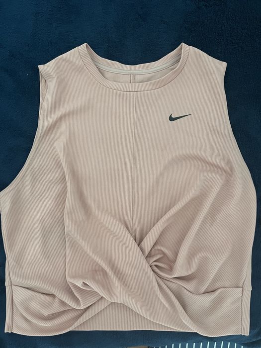 Camisolas Nike rosa e cinza