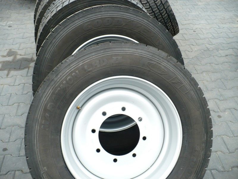 Koła 315/60R22,5 8 Otw do Przyczep D-50 D-55 zamiast opon Dętkowych