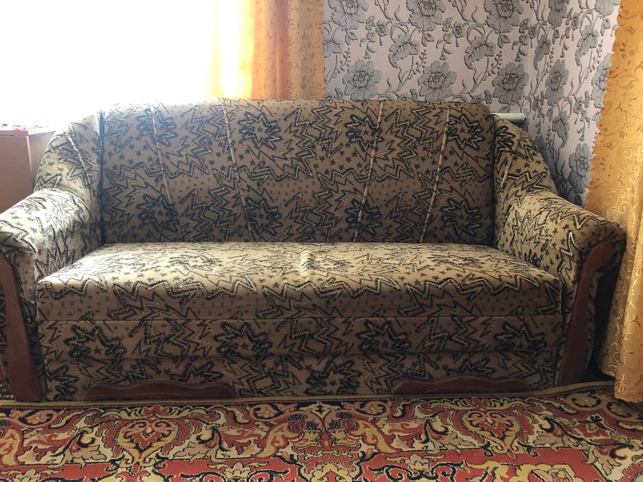 Диван та 2 розкладних крісла