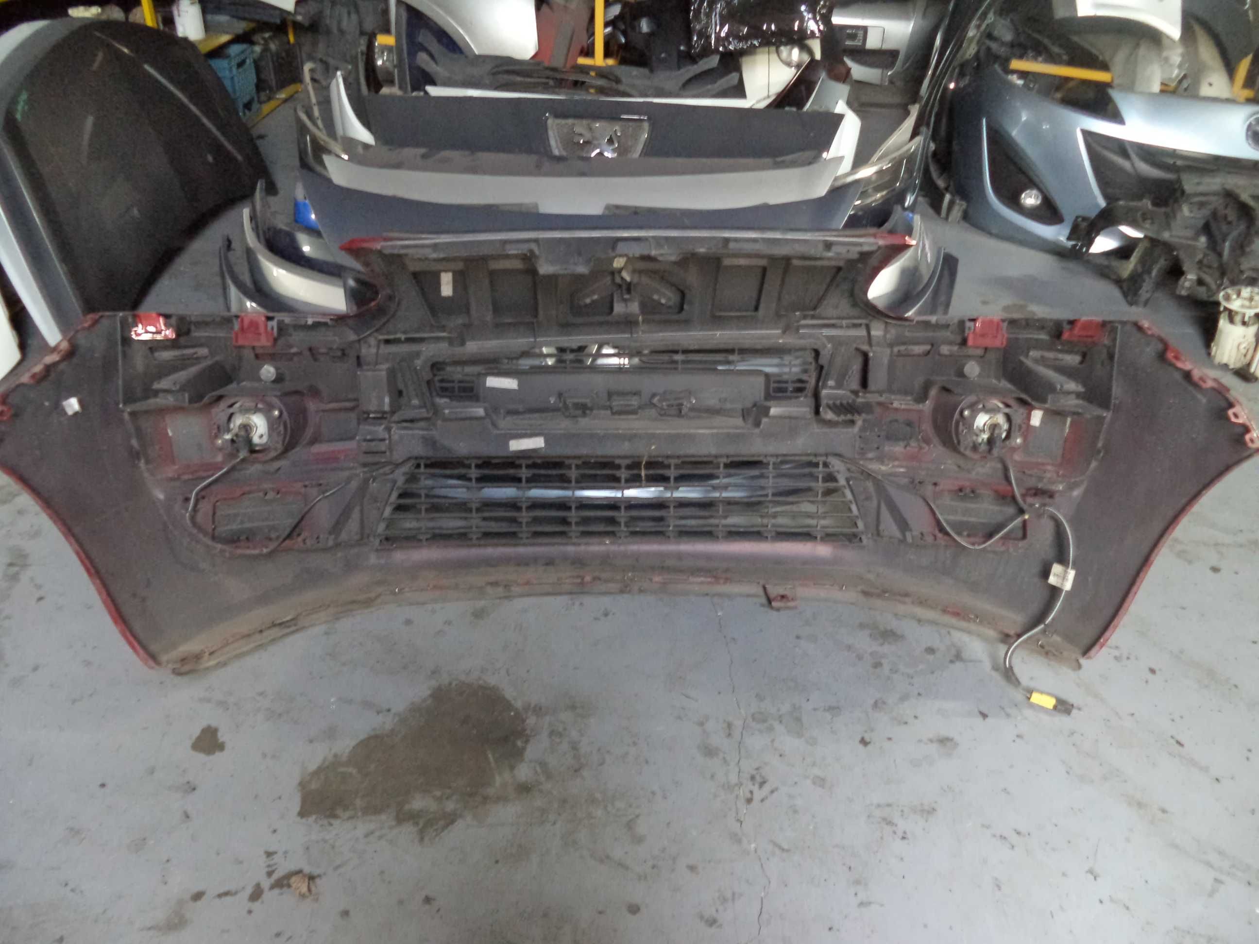 Бампер Citroen C3 Picasso з 09-12 р.в.  9681805980