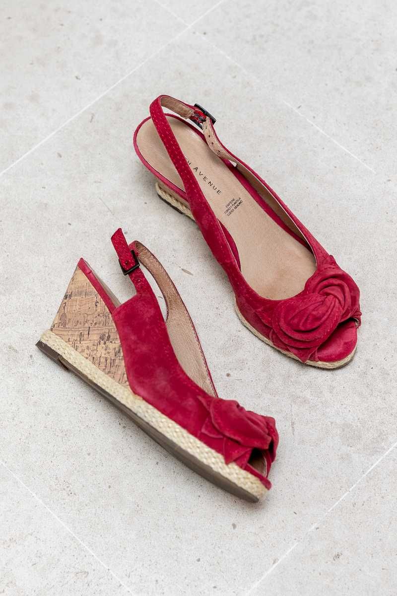 Sapatos vermelho escuro, com cunha, tamanho 38, marca:  5th Avenue