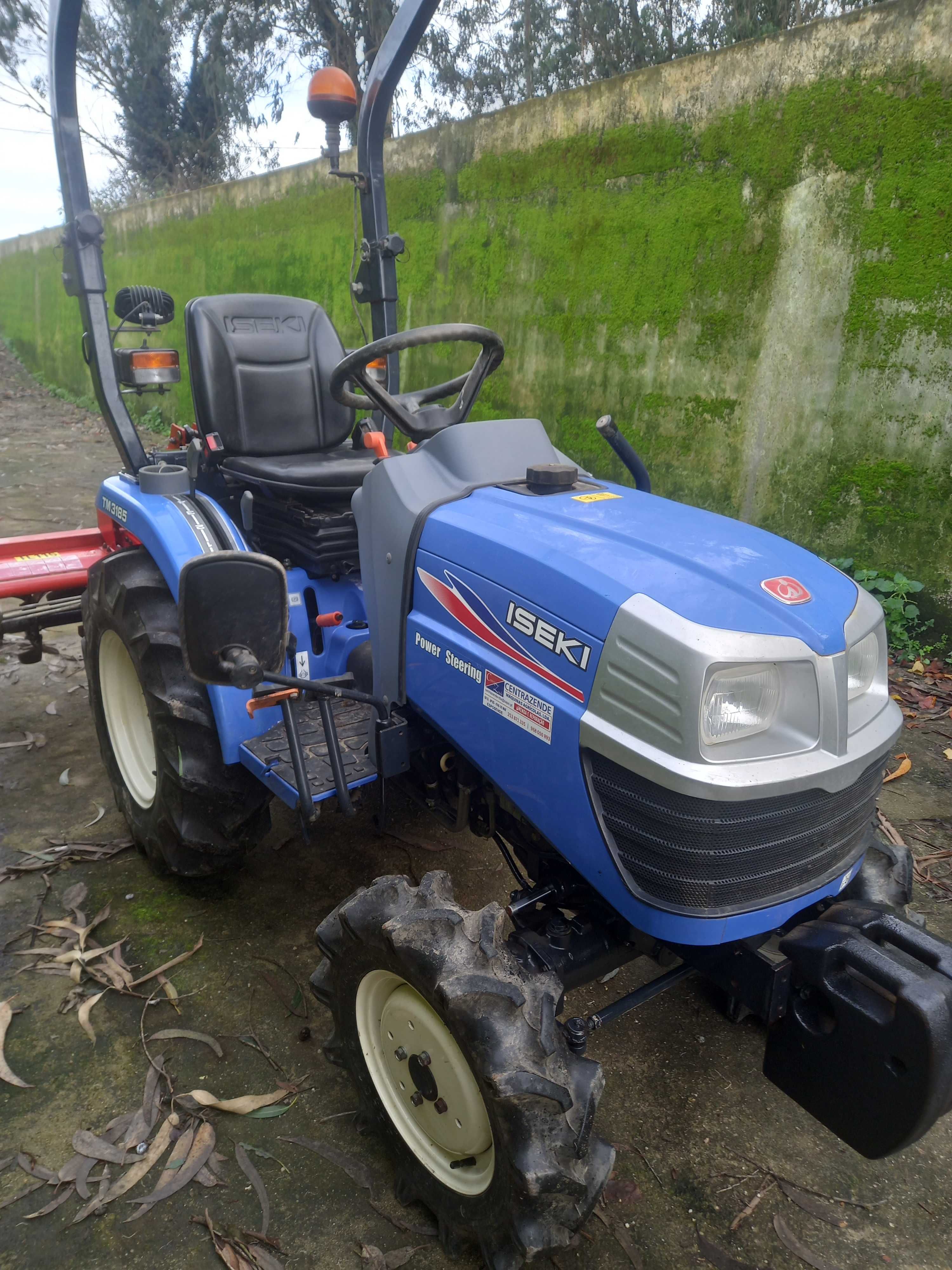 Iseki TM 3185 com alfaias