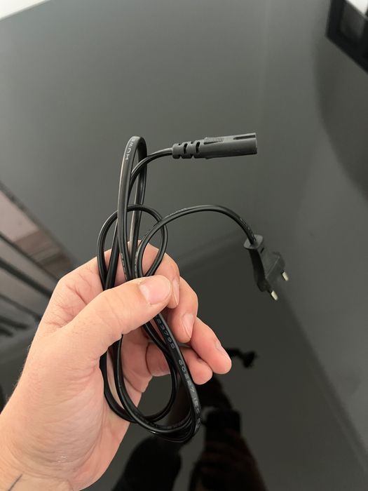 PlayStation 4 500GB + Comando Dourado e cabo