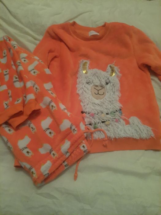 Дуже мила піжамка з ламою
