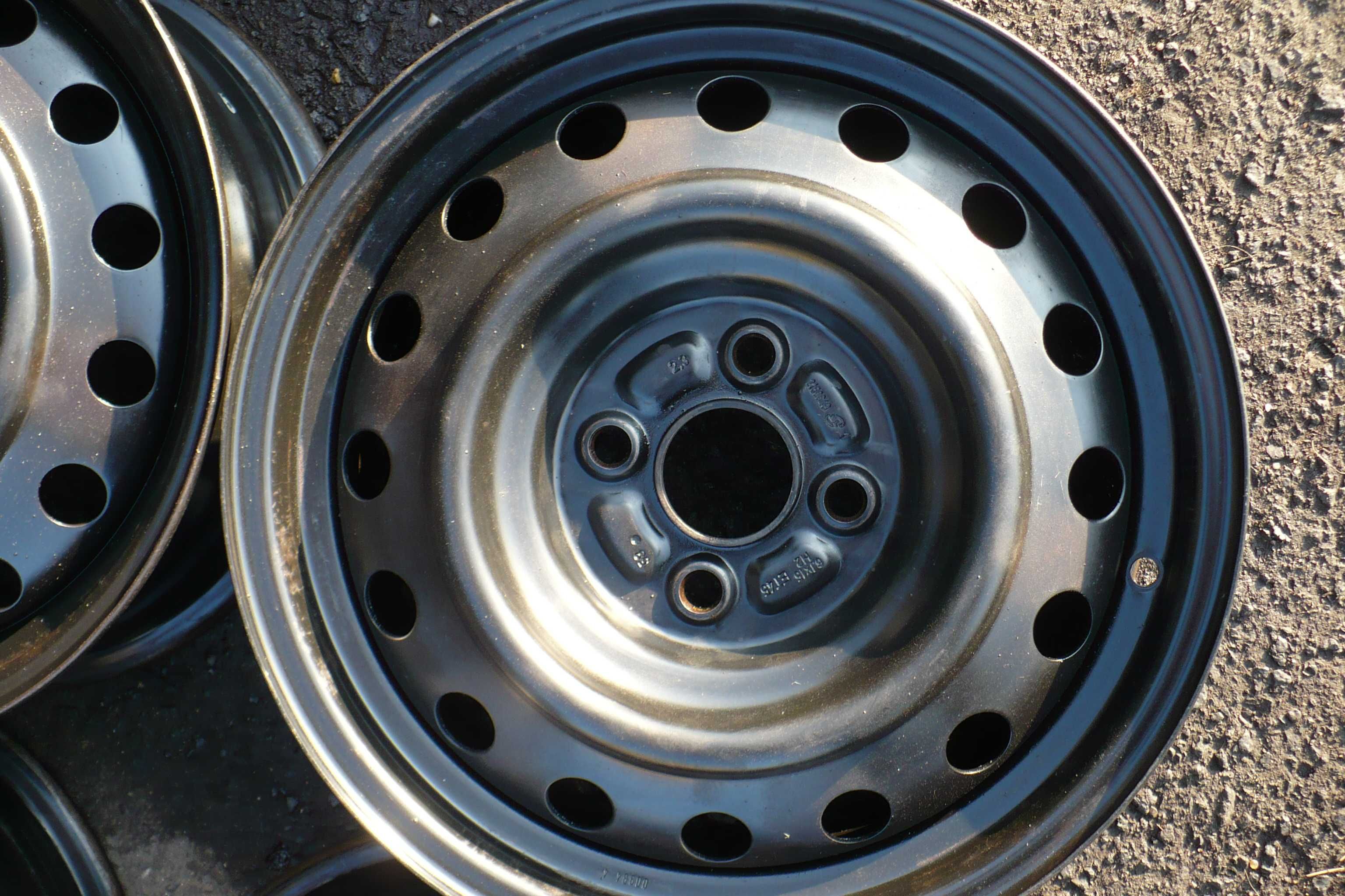 Felgi Stalowe 4X100 6JX15" ET45 Oryginał TOYOTA Komplet