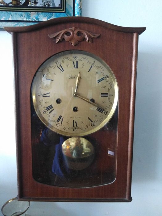 varios relogios antigos a funcionar