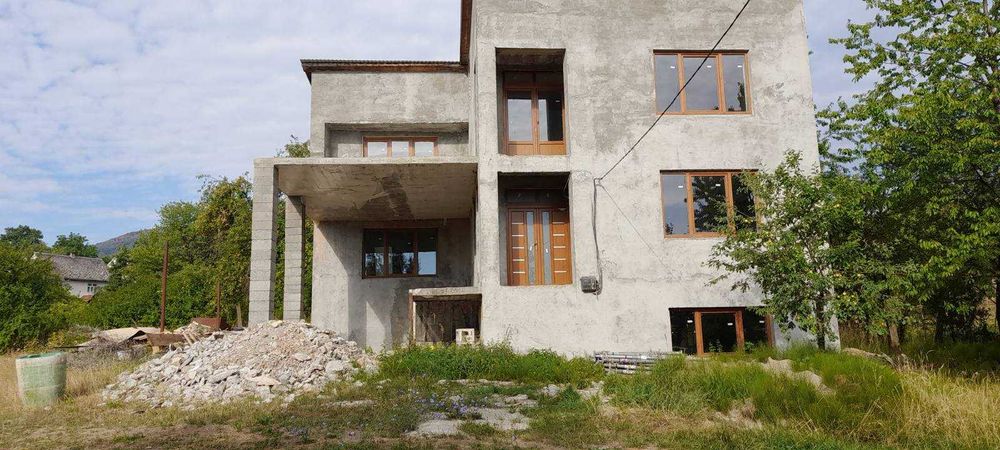 Продаєтьсь будинок,термальні води Велятино