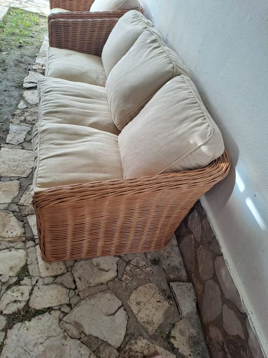 Conjunto de sofa de vime. Para  desocupar.