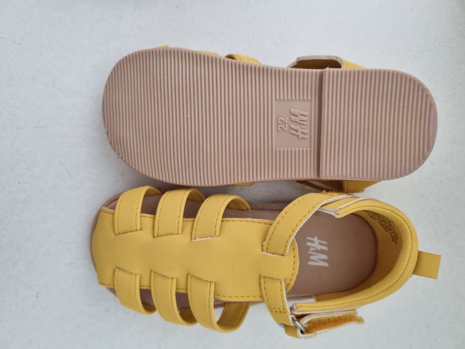 4 pares sandálias HM novas t22