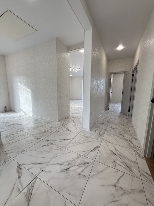 Продам новострой в центре Подгородного можно под Э Оселю !!! ( С )