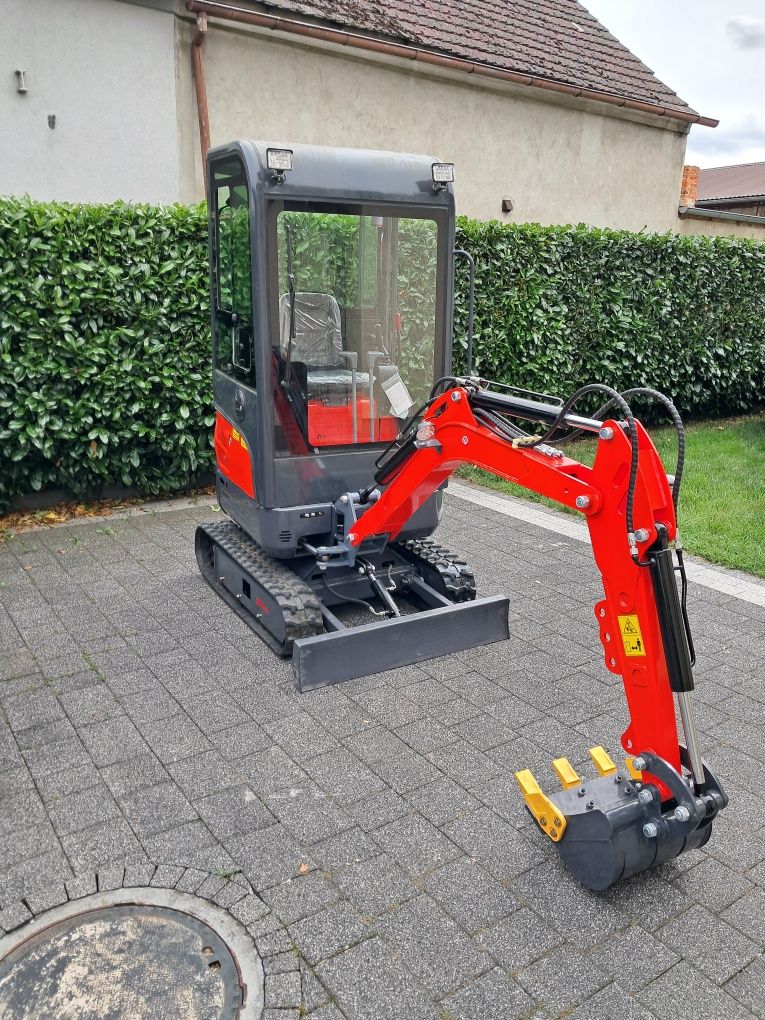Mini koparka Firmy Yitui z silnikiem kubota