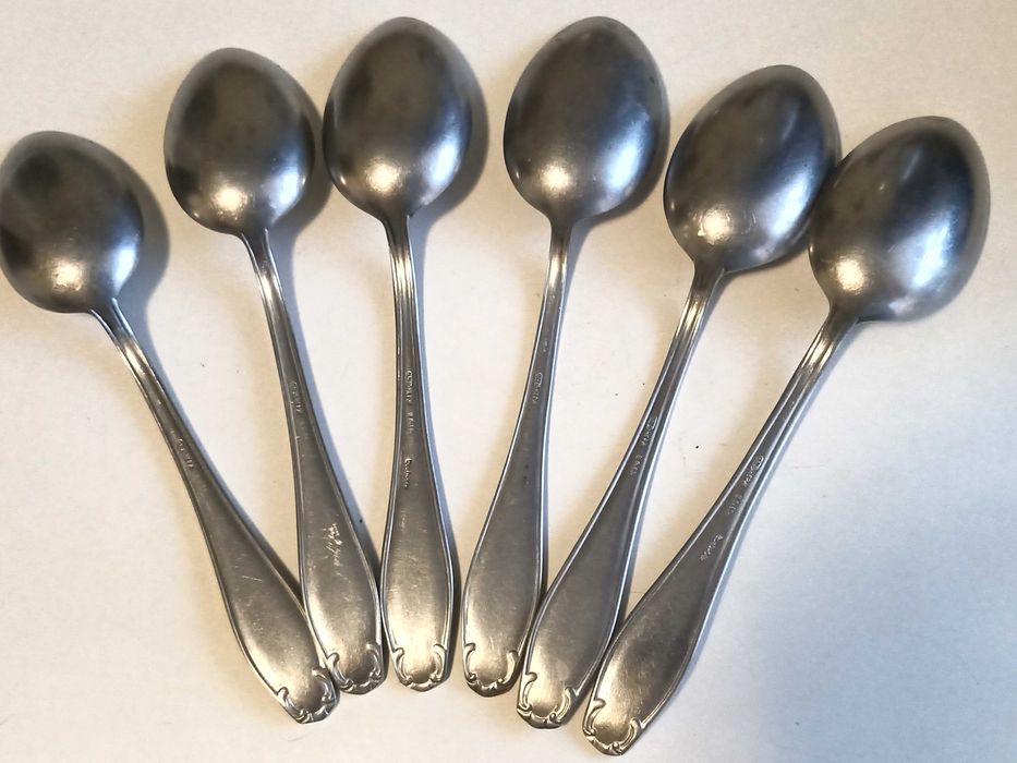 Столовые приборы, ложки,. Столове приладдя, ложки,