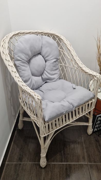 Fotel wiklinowy z poduszką