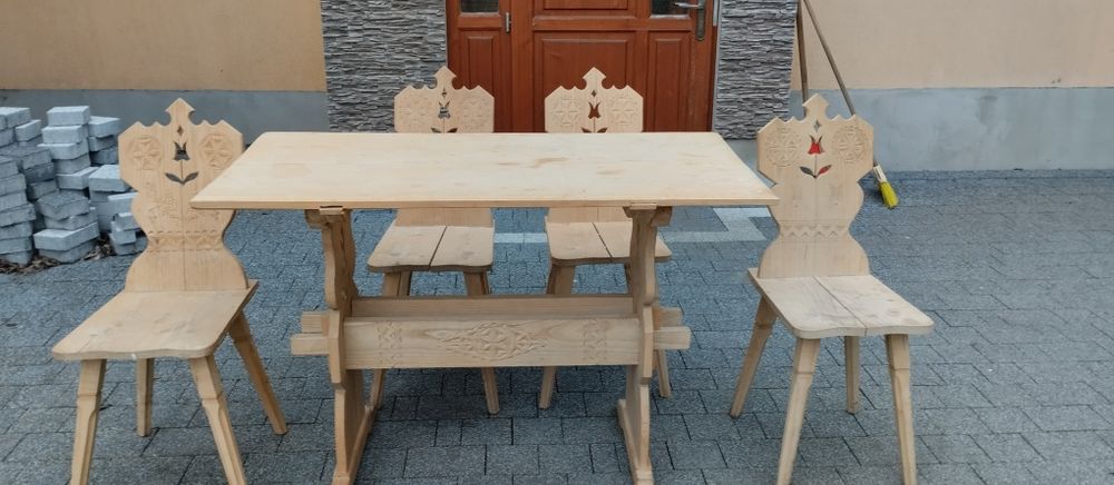 Stół drewniany jesionowy z krzesłami