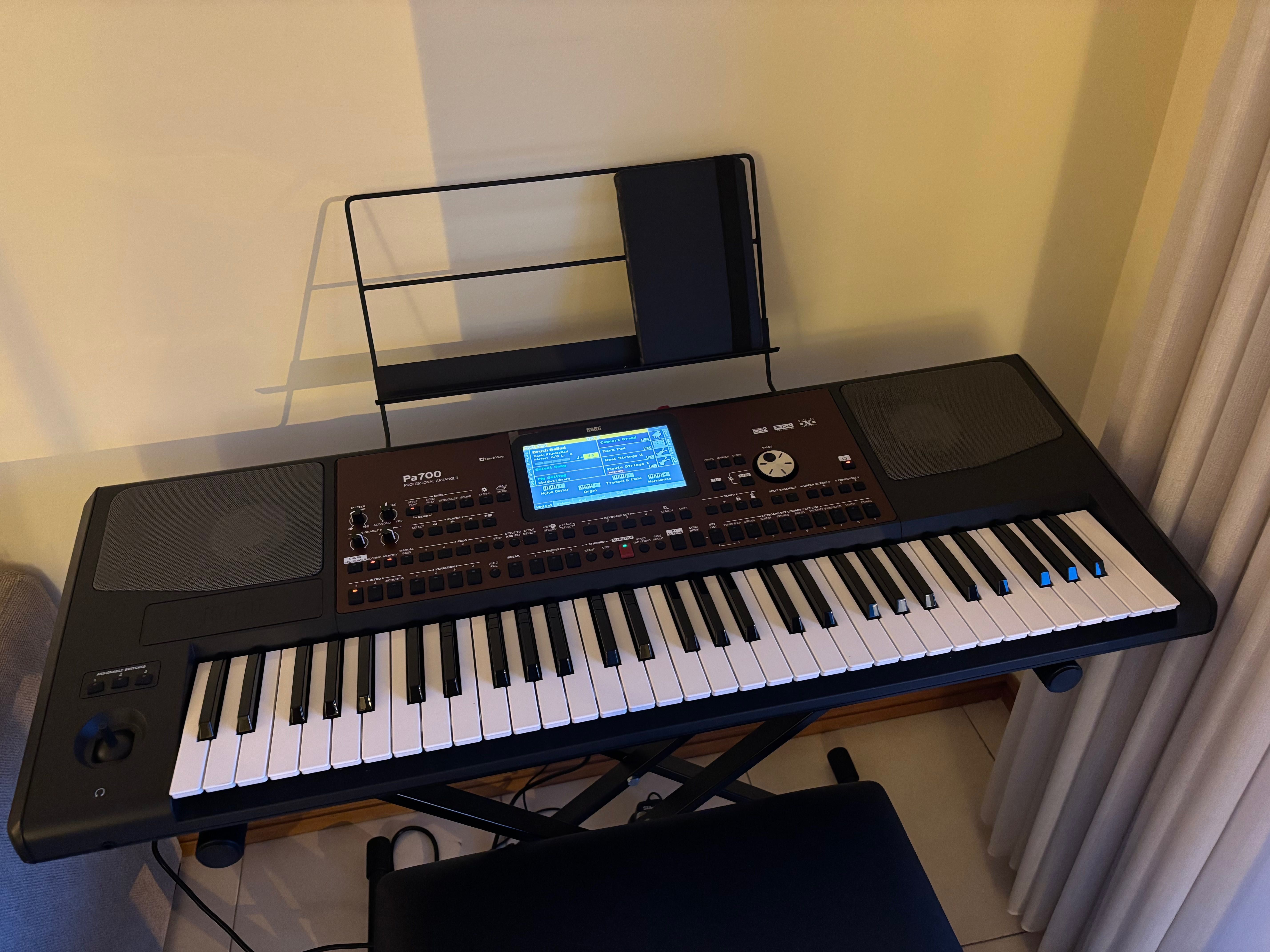Órgão Teclado Keyboard KORG PA 700, impecável, pouquíssimo uso!!!