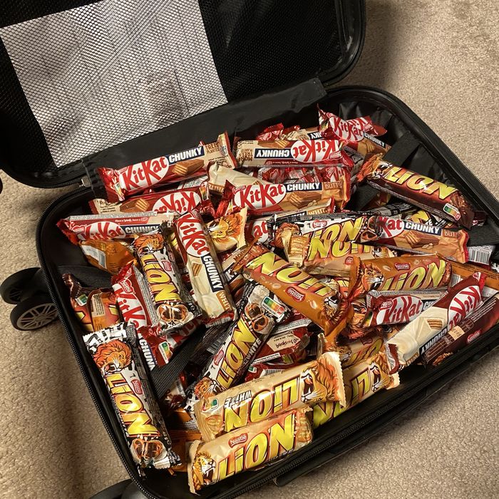 Zestaw 107 batonów KitKat & Lion (w ozdobnej walizce)