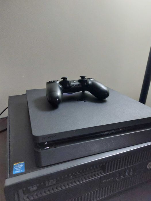 Ps4 slim 500gb ( inclui comando e cabo de alimentação)