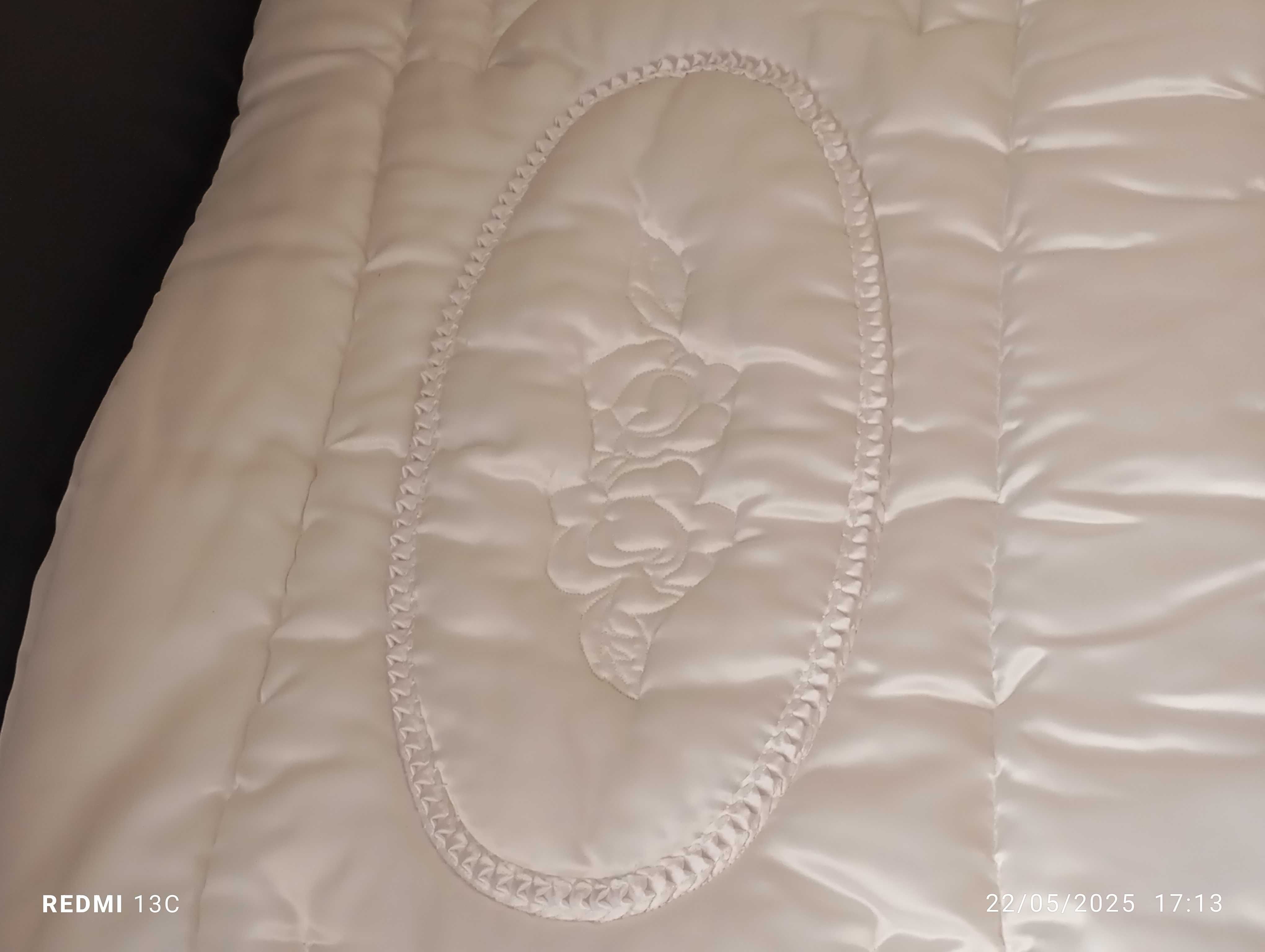 Colcha em cetim para cama de casal