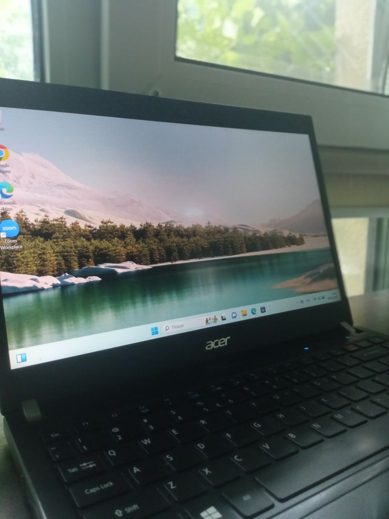 Ноутбук Acer TravelMate для роботи, навчання