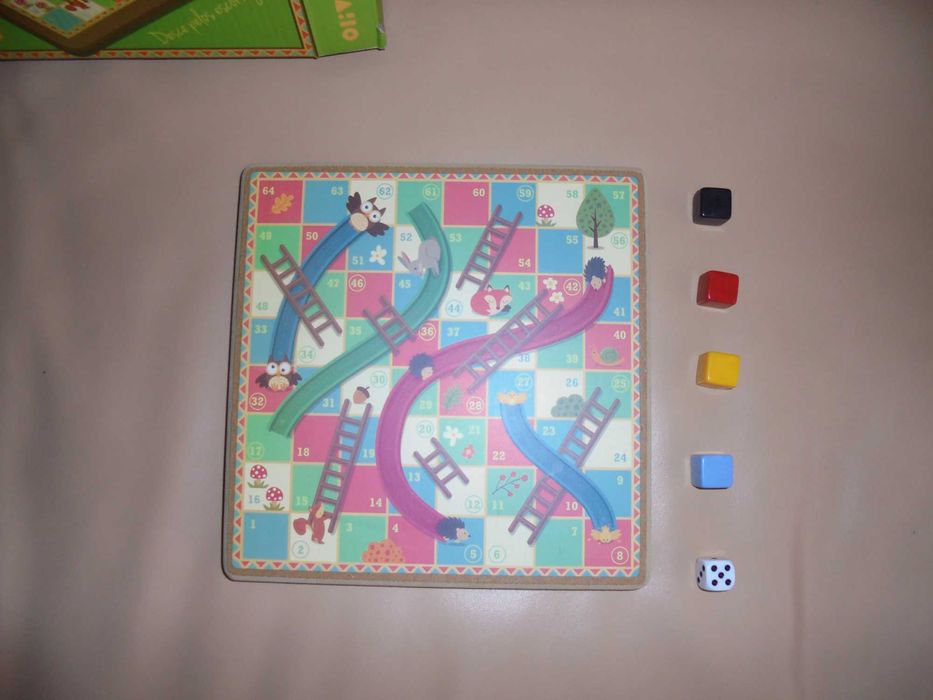 jogo das escadas e dos escorregas para criança