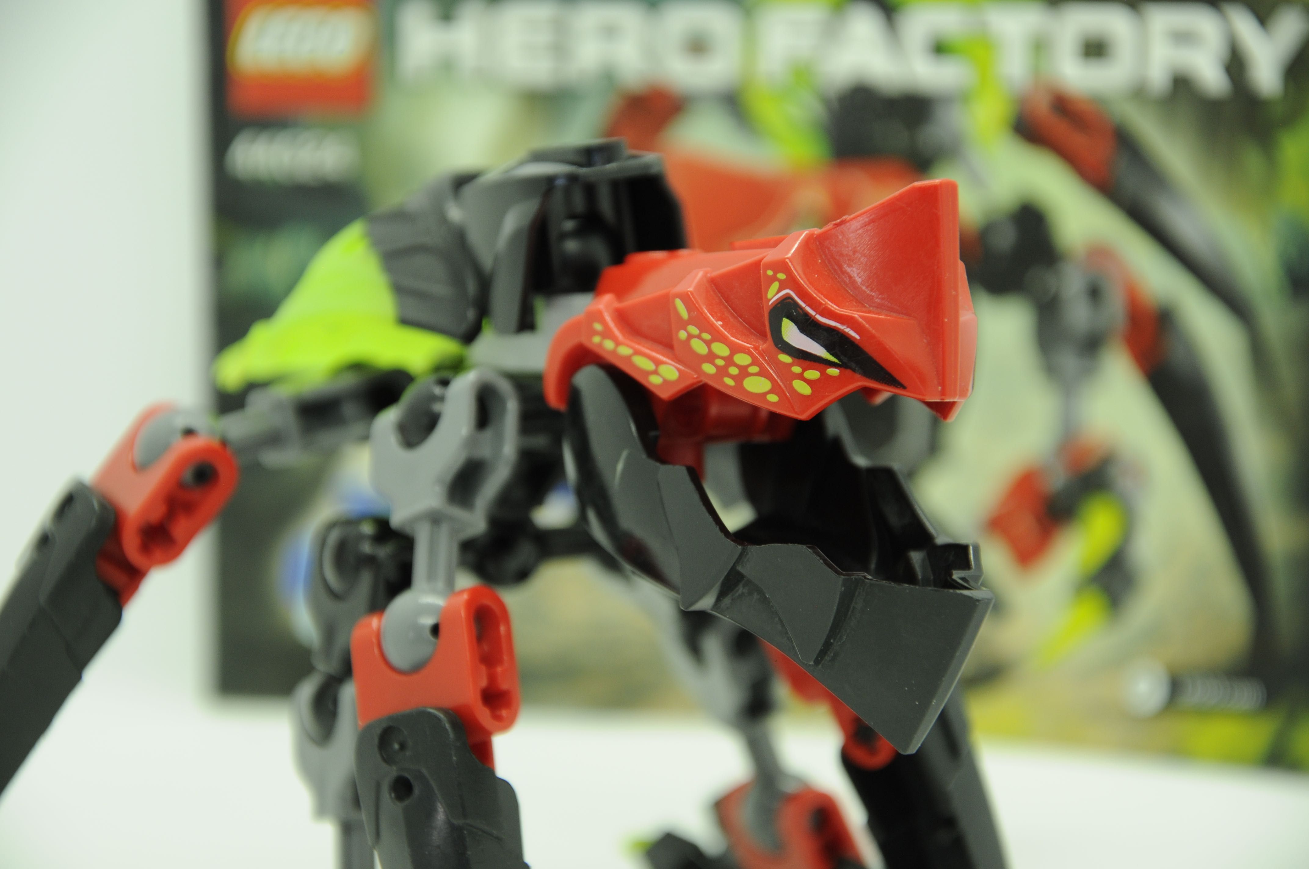 LEGO 44024 Hero Factory Tunneler Beast vs Surge