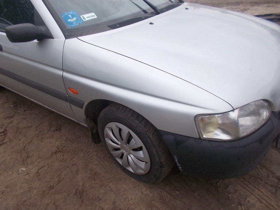 Ford Escort 1.4 benzyna przeznaczony na części 8V srebrny 5 drzwi MK7