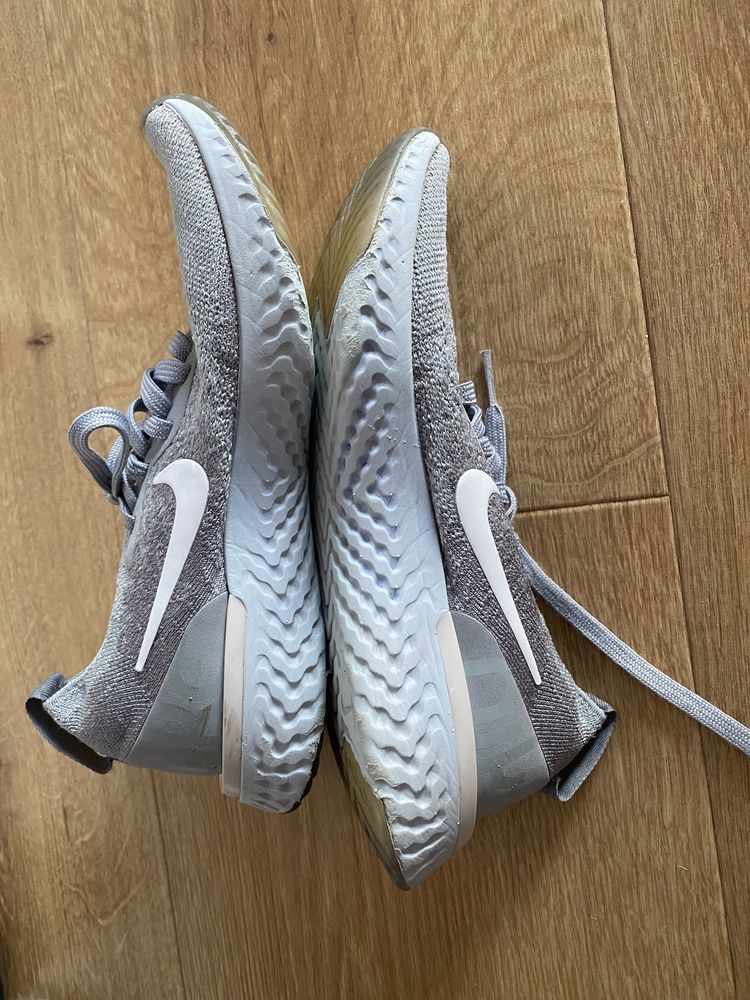 Nike 36 Epic React Flyknit Bg szare