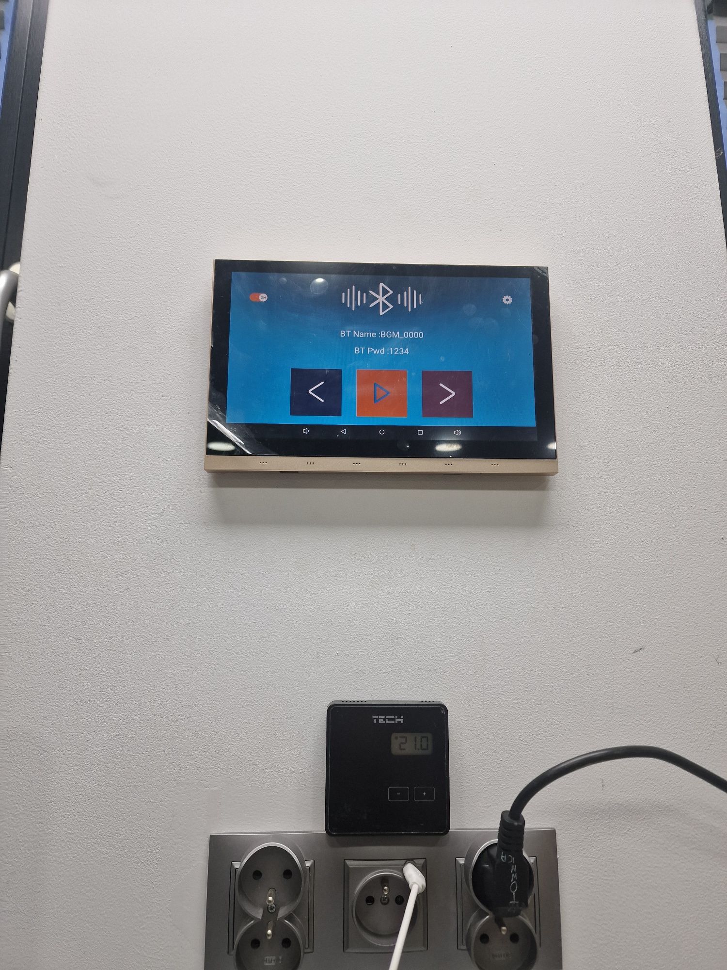 Wzmacniacz odtwarzacz ścienny 10 cali tablet BT Wifi 8x25w