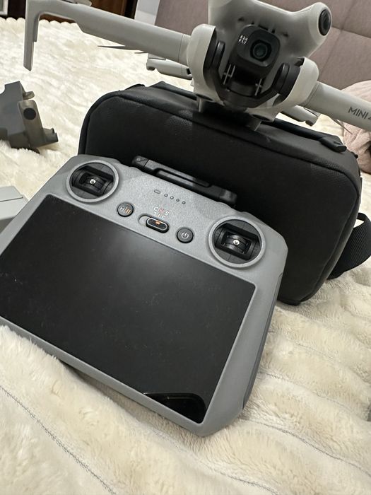 DJI Mini 4 Pro Fly More Combo RC2 – gwarancja, pełen zestaw, 3 baterie