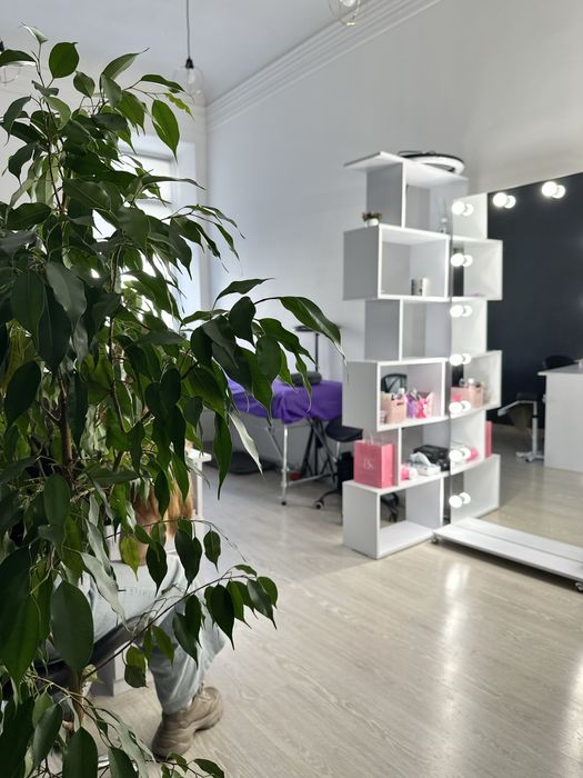 Аренда кушетки центр+слул бровиста бесплатно!