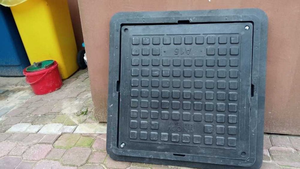 Właz do szamba lub studni