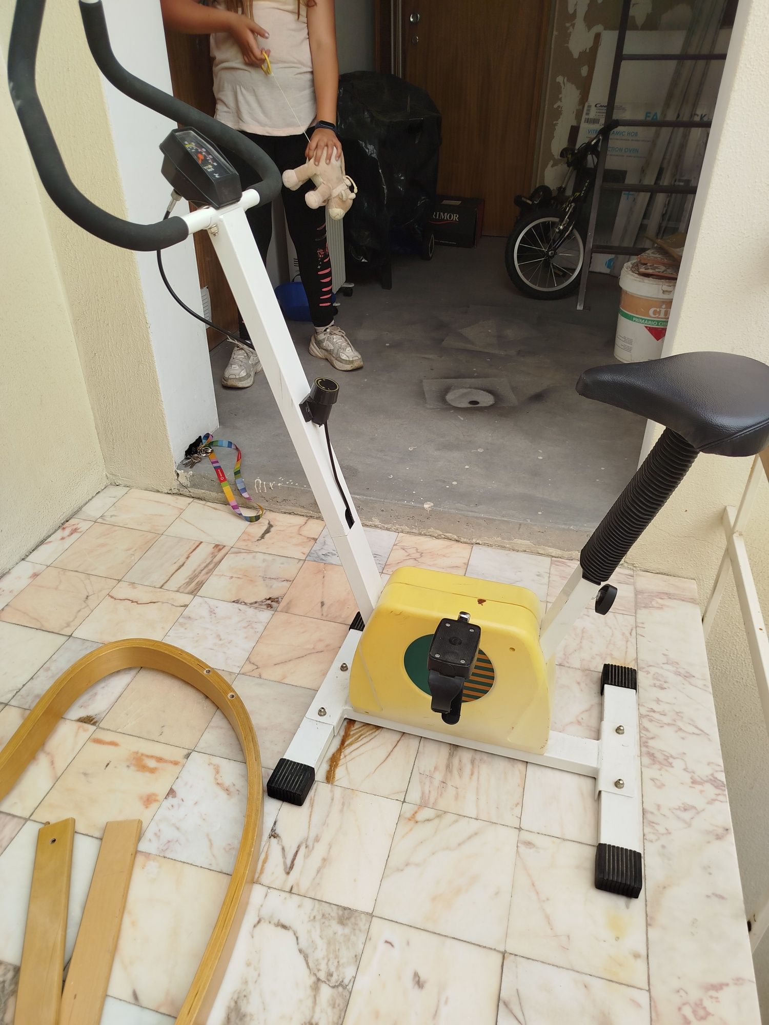 Bicicleta fixa,com pouco uso