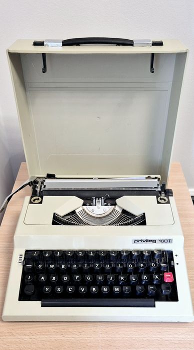 Maszyna do pisania walizkowa Privileg 160 T, Niemcy lata 70