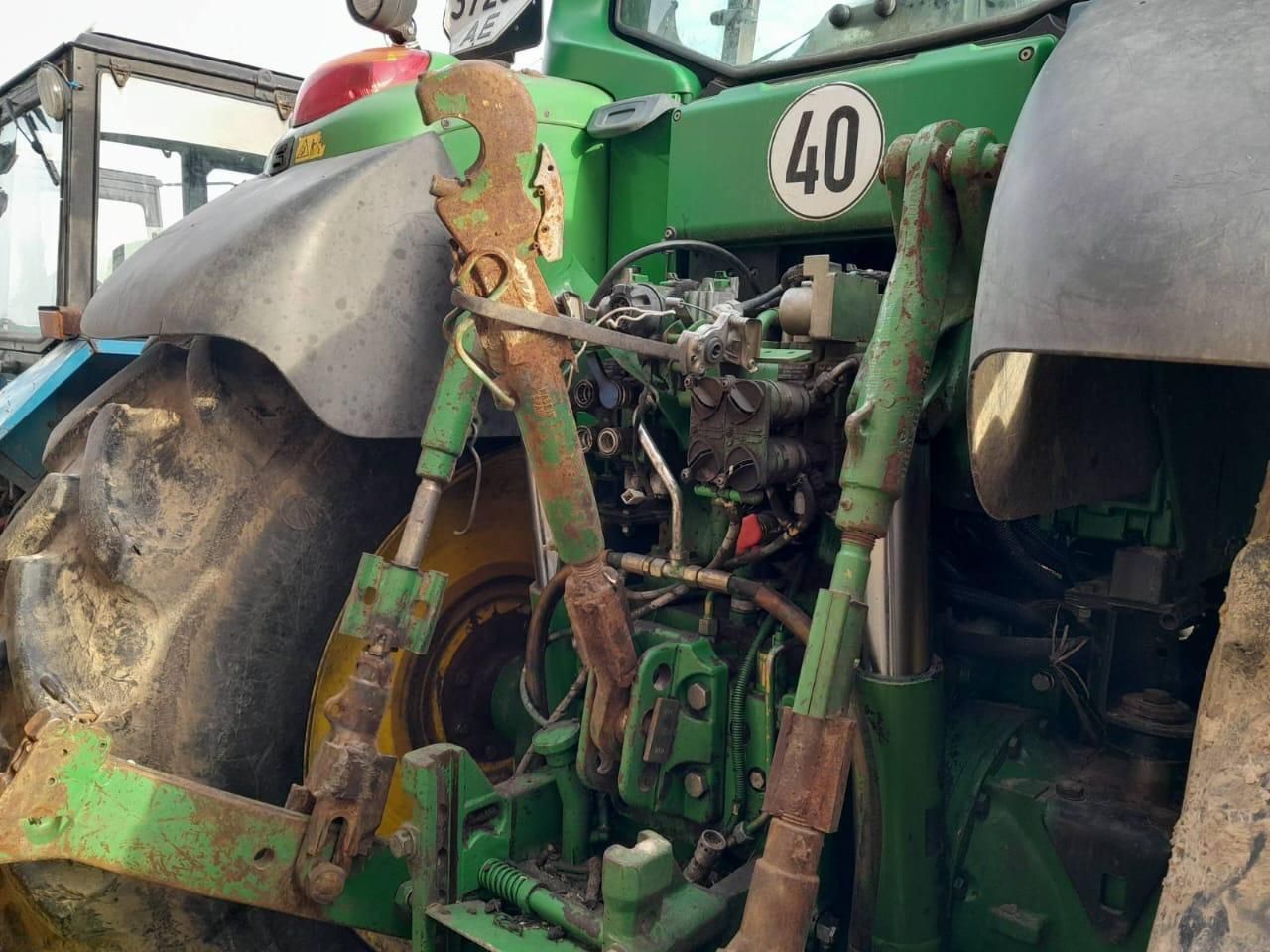 Трактор John Deere 7530