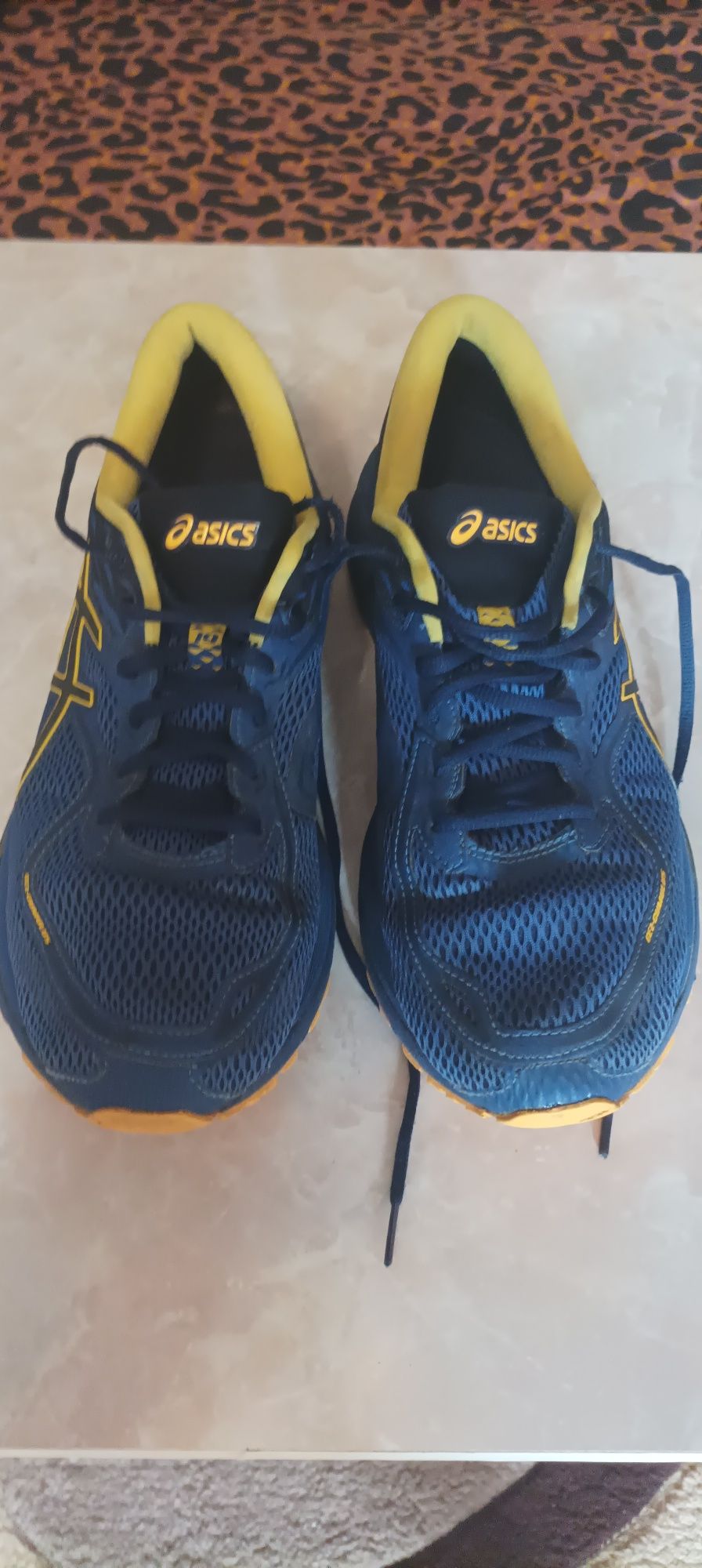 Продам кроссовки ASICS б/у в отличном состоянии.