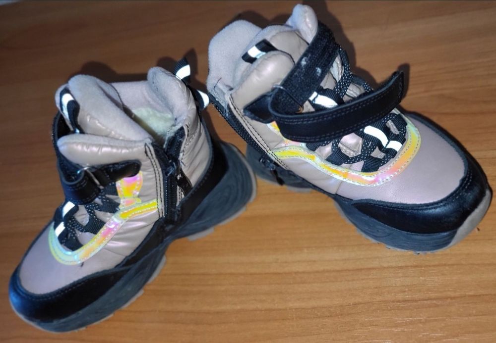 Продам дитячі чобітки