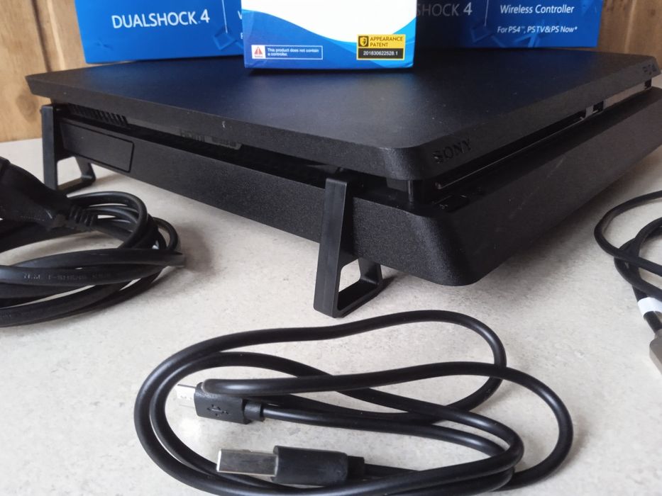Konsola Sony PlayStation 4  slim 500 GB Nowe pady