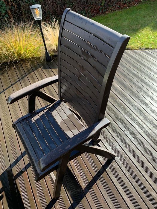 Stół + 6 krzeseł drewnianych + zestaw poduszek – używane