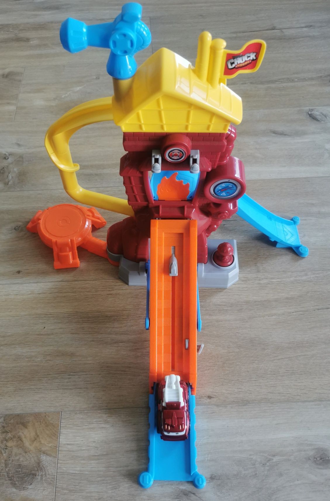 Sprzedam zestaw Chuck Wesoła remiza strażacka Hasbro Tonka