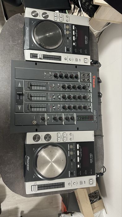 Cd-деки Pioneer cdj-200+ мікшер vestax pmc17a dj комплект