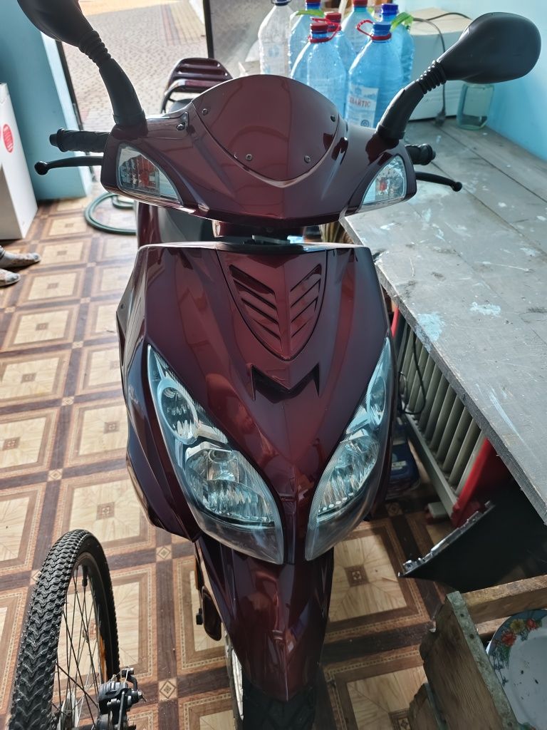 Продам скутер STORM YB150T-15D