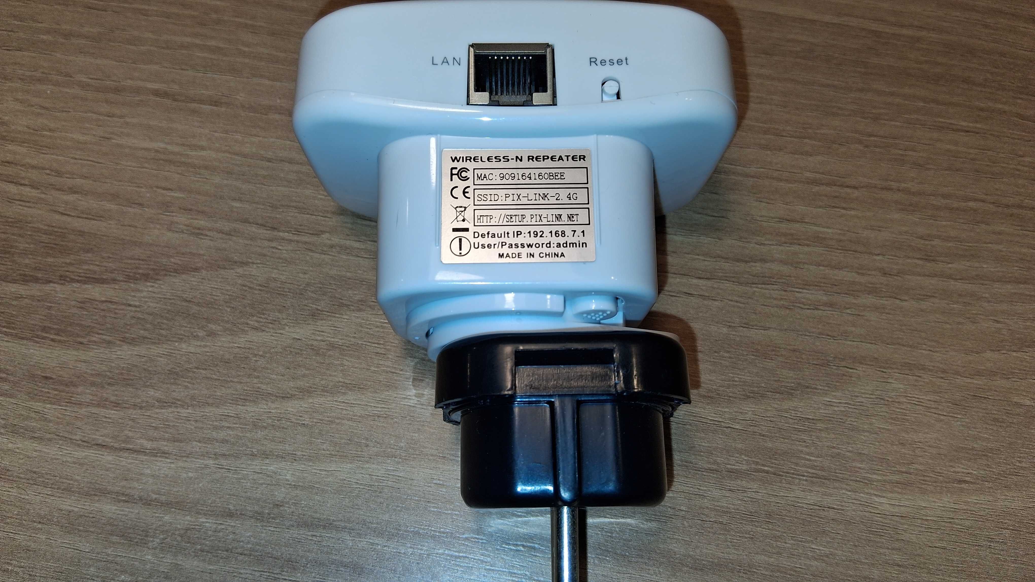 Wzmacniacz WiFi Repeater 2.4 GHz PIX-LINK Z Kablem LAN
